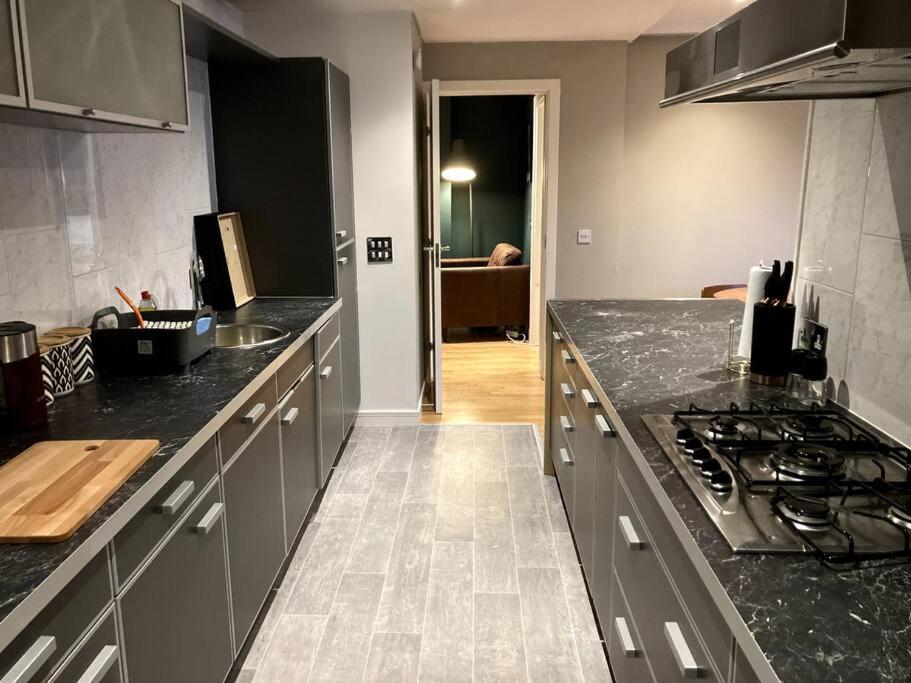 Stylish 2 Bed Accessible Flat Perfect Location Leilighet Glasgow Eksteriør bilde
