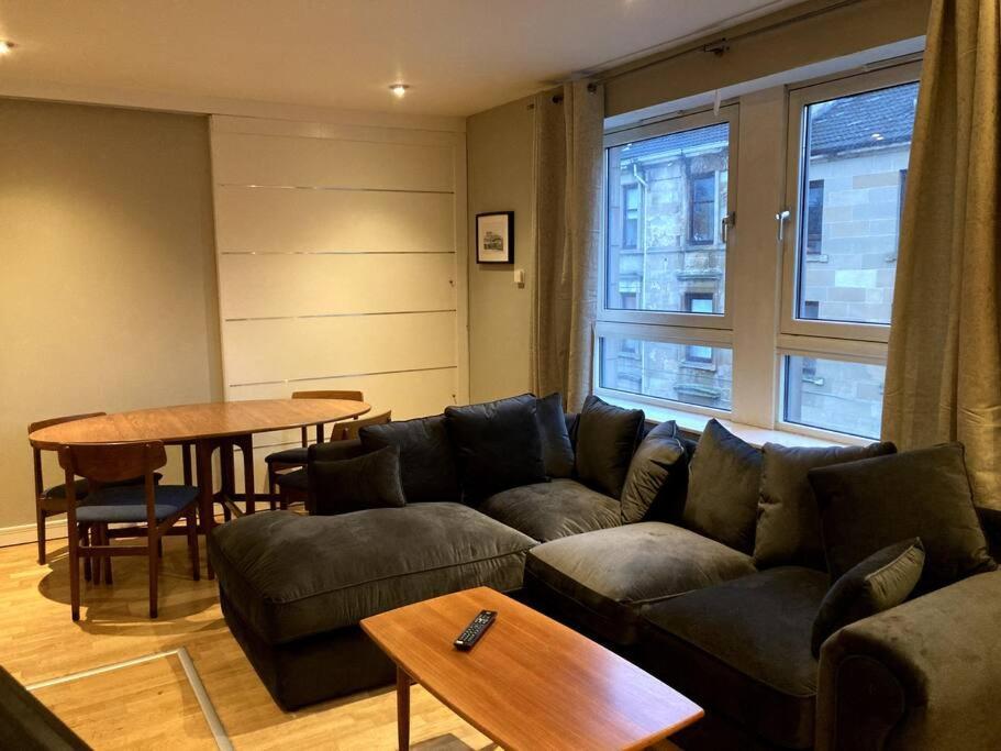 Stylish 2 Bed Accessible Flat Perfect Location Leilighet Glasgow Eksteriør bilde